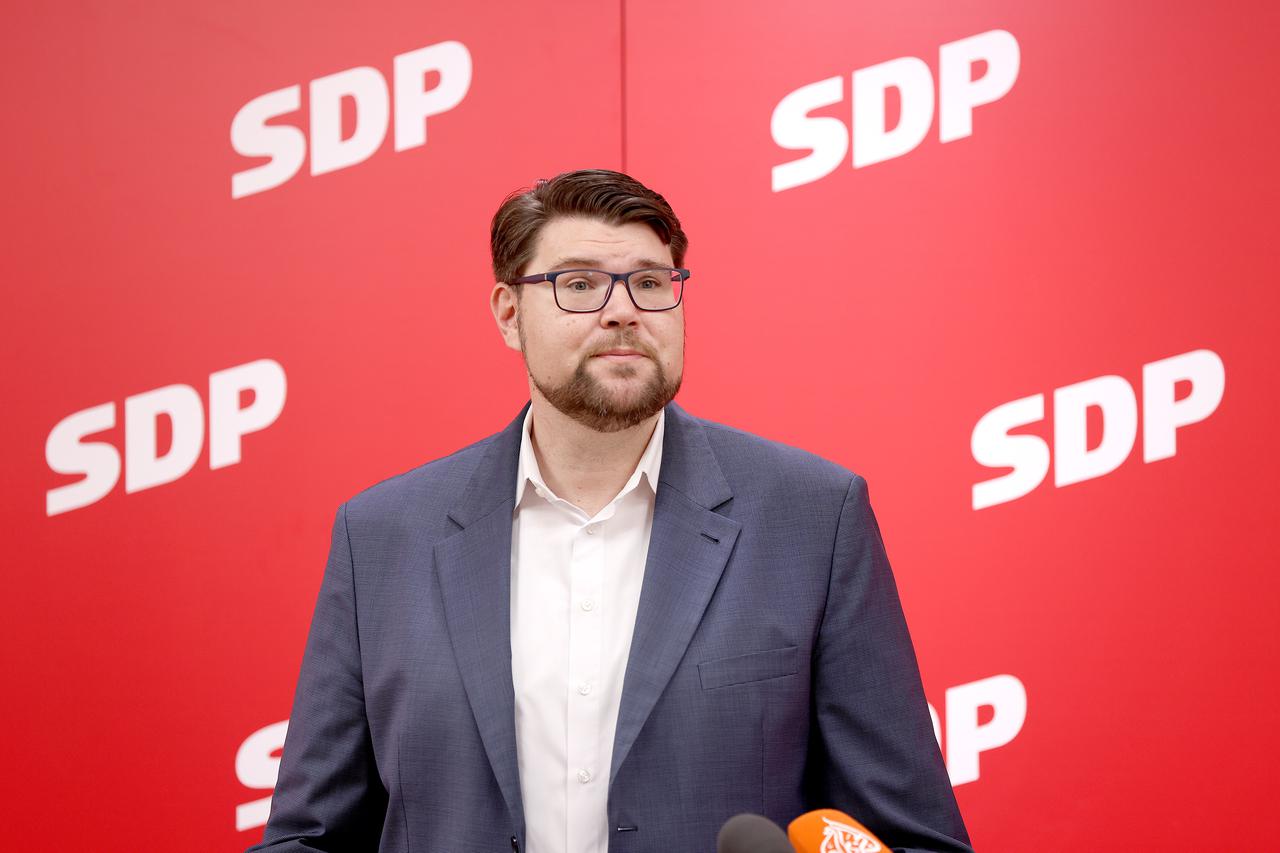 Zagreb: Peđa  Grbin objavio da se povlači s mjesta predsjednika SDP-a