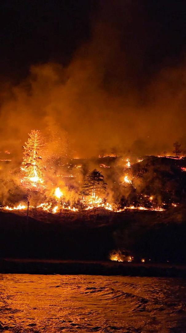 A view shows wildfires in West Kelowna, British Columbia, Canada August 17, 2023, in this screen grab obtained from a social media video. Youtube@DevonspittleREAL/via REUTERS  THIS IMAGE HAS BEEN SUPPLIED BY A THIRD PARTY. MANDATORY CREDIT. NO RESALES. NO ARCHIVES. Photo: YOUTUBE@DEVONSPITTLEREAL/REUTERS