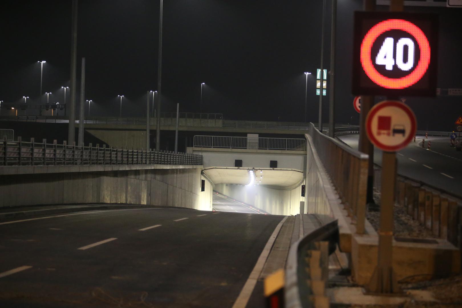 Do svibnja će se, naime, još raditi na tramvajskim prugama, biciklističkoj i pješačkoj stazi te će se uređivati okoliš. Kompletno otvorenje se očekuje početkom svibnja.