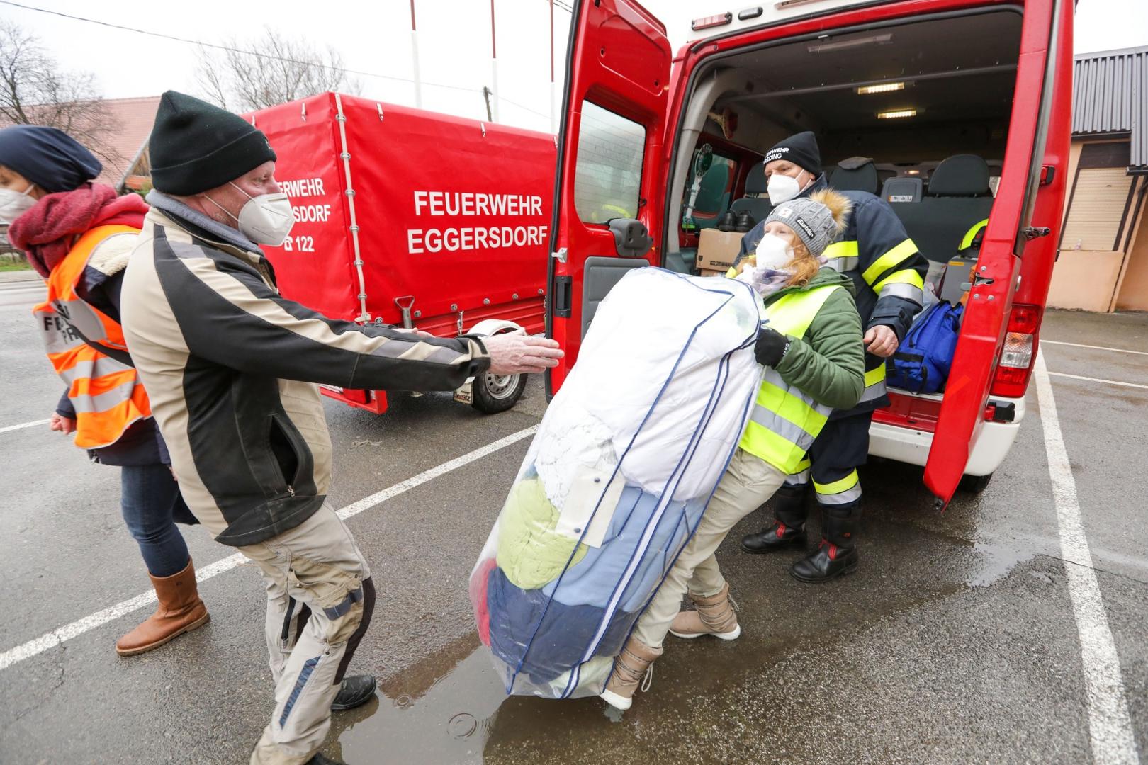 08.01.2021., Sisak - U skladiste Agro simpa stigao je austrijski konvoj kamiona s pomoci za potresom pogodjena podrucja u Sisacko-moslavackoj zupaniji. Photo: Robert Anic/PIXSELL