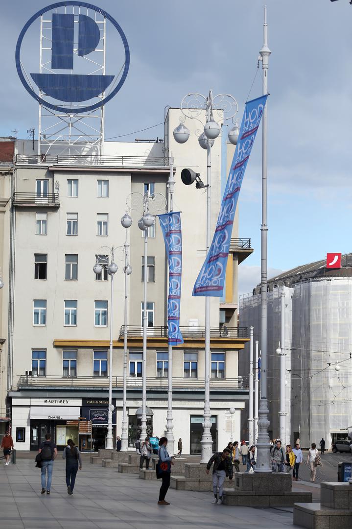 25.05.2020.,Zagreb - Zastave Hoda za zivot na Trgu bana Jelacica. rPhoto: Dalibor Urukalovic/PIXSELL