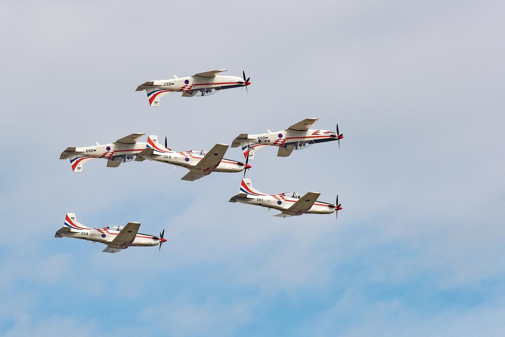 Unatoč olujnom jugu, Krila Oluje su program  izveli do kraja, a prvi nastup imao je pilot natporučnik Marko Novković, koji je ocijenio da "uvjeti nisu bili idealni, ali svi su dali sve od sebe". 