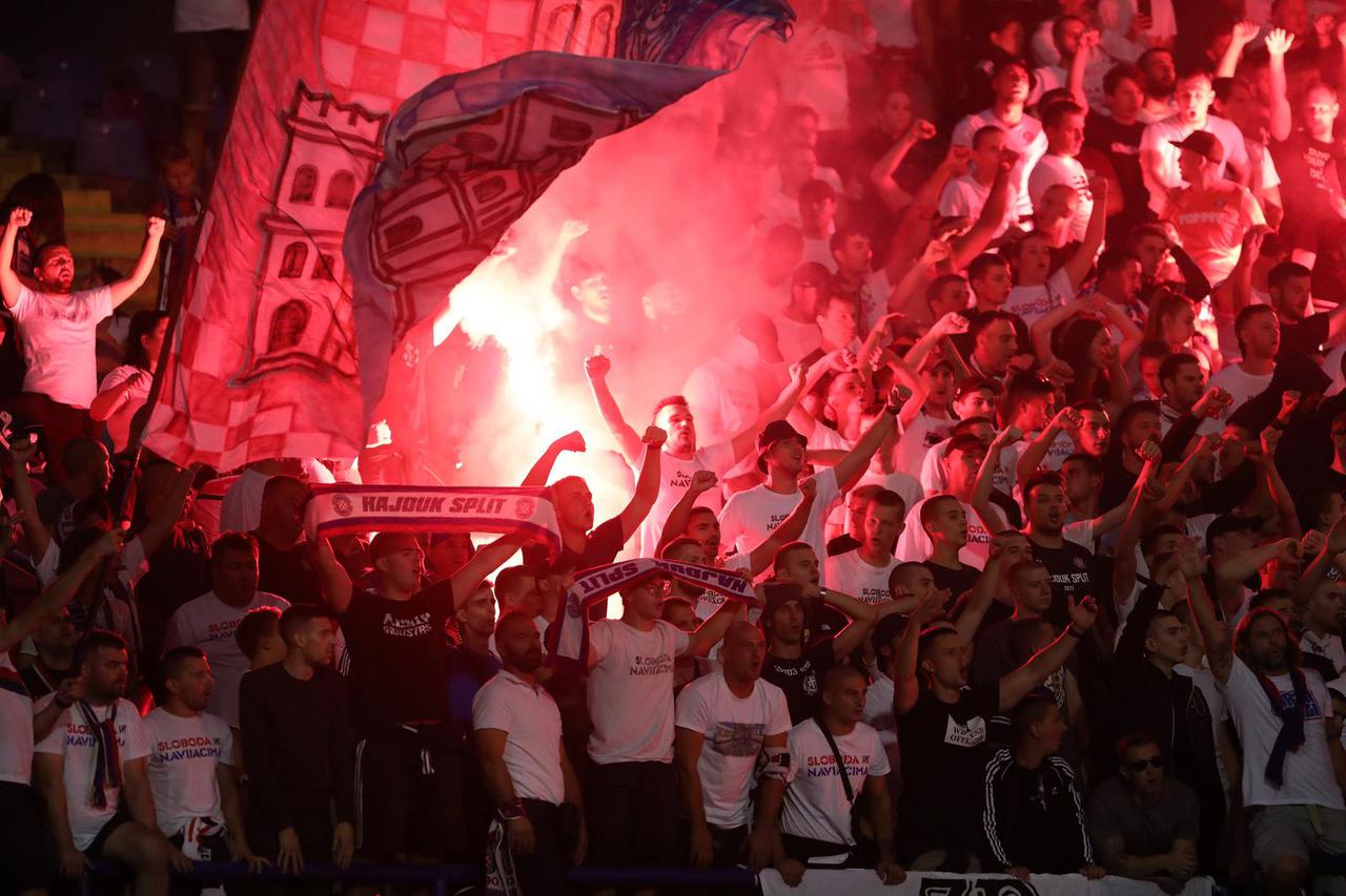 Zagreb: Navijači na nogometnoj utakmici Dinama i Hajduka na stadionu u Maksimiru