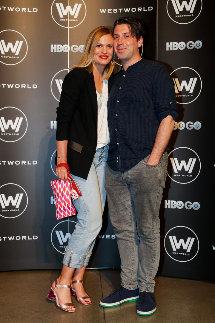 Sinoć je u Muzeju suvremene umjetnosti održana premijera nove sezone HBO-ove serije "Westworld". Nevena Rendeli na premijeru je povela supruga Maka Vejzovića koji je sinoć slavio rođendan. 