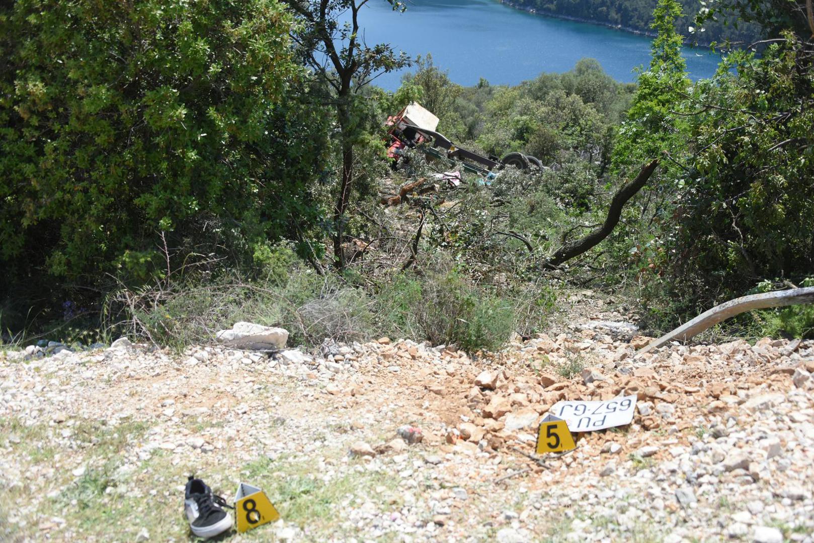 26.05.2023., Labin - Puka sreca spasila je 20ak labinskih maturanata, koji su se traktorom prevrnuli u provaliju. Photo: Sasa Miljevic/PIXSELL