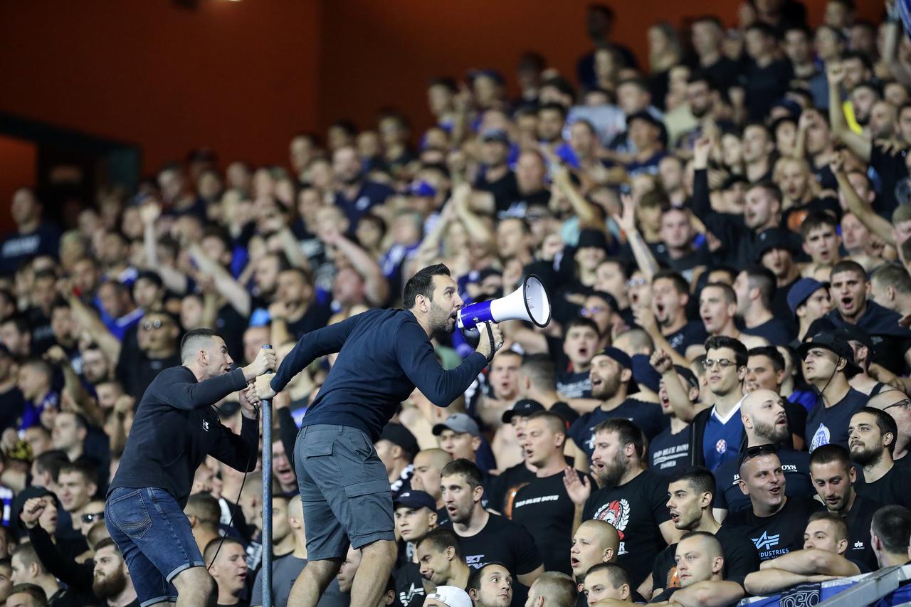 Zagreb: Navijači na nogometnoj utakmici Dinama i Hajduka na stadionu u Maksimiru