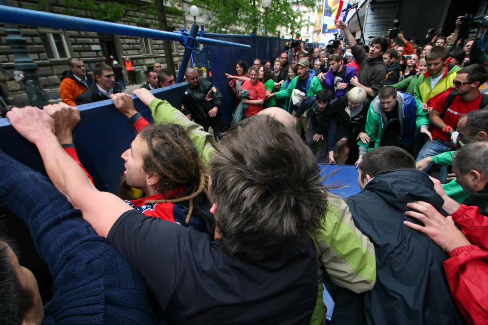 17. 05. 2010, Varsavska ulica, Zagreb - Prosvjed gradjana pod vodstvom Zlene akcije protiv pregrandje Varsavska ulice u ulaz za podzemnu garazu Cvjetnog prolaza. 
Photo Tomislav Miletic/PIXSELL