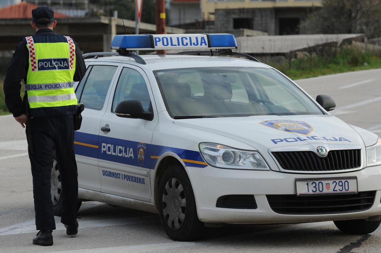 policija