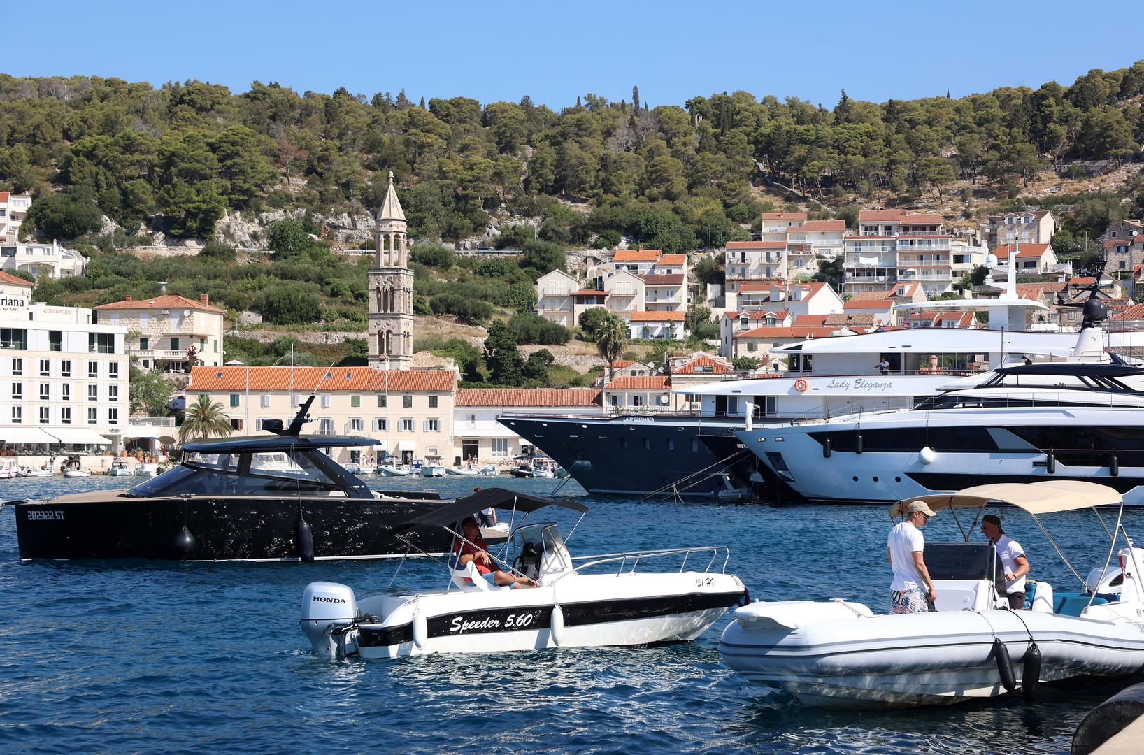 31. 07. 2024. Hvar- Hvar nakon incidenta i prosvjeda vratio se u uobicajnu turisticku kolotecinu.  Photo: Ivana Ivanovic/PIXSELL