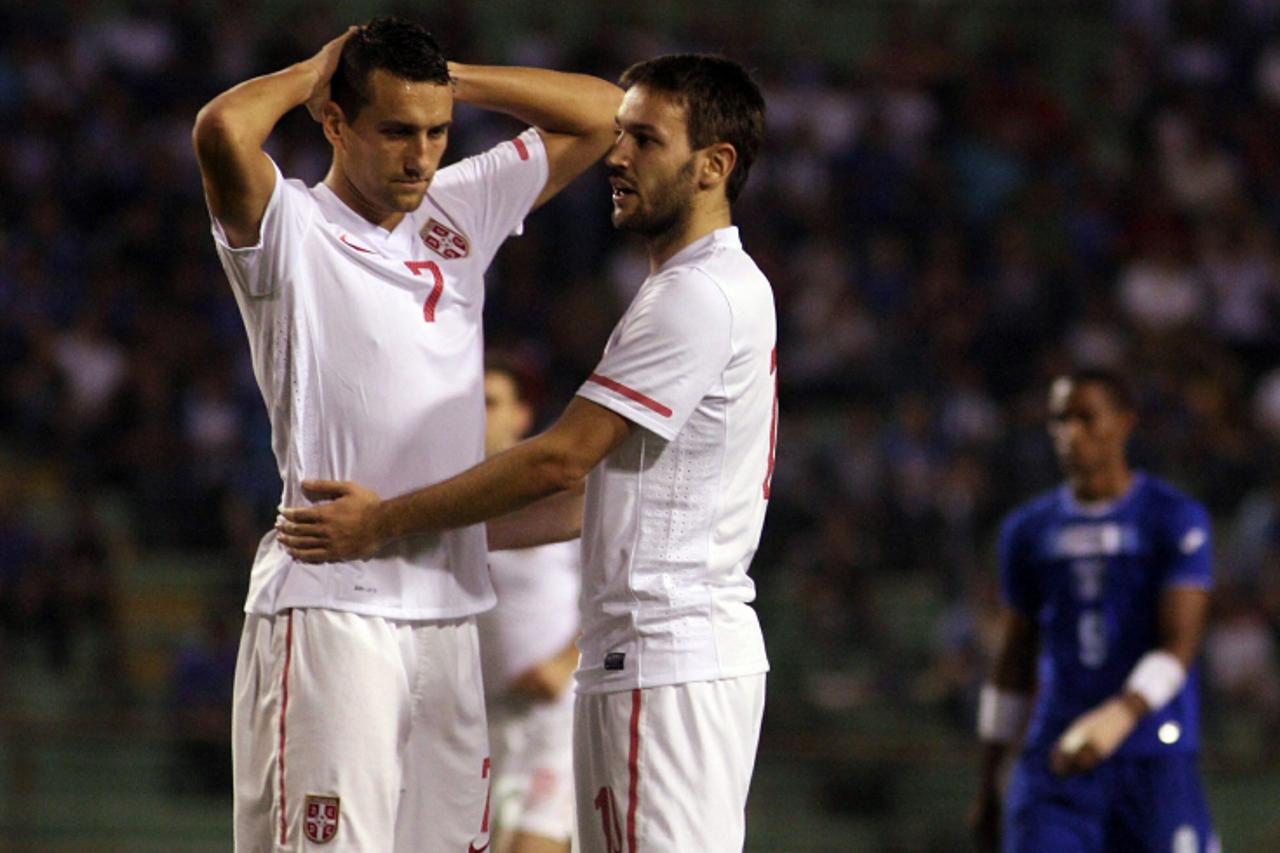 'Serbia\'s Bosko Jankovic (L) and Milos Ninkovic react after their friendly soccer match against Honduras in San Pedro Sula November 14, 2011. REUTERS/Carlos Perez (HONDURAS - Tags: SPORT SOCCER)'