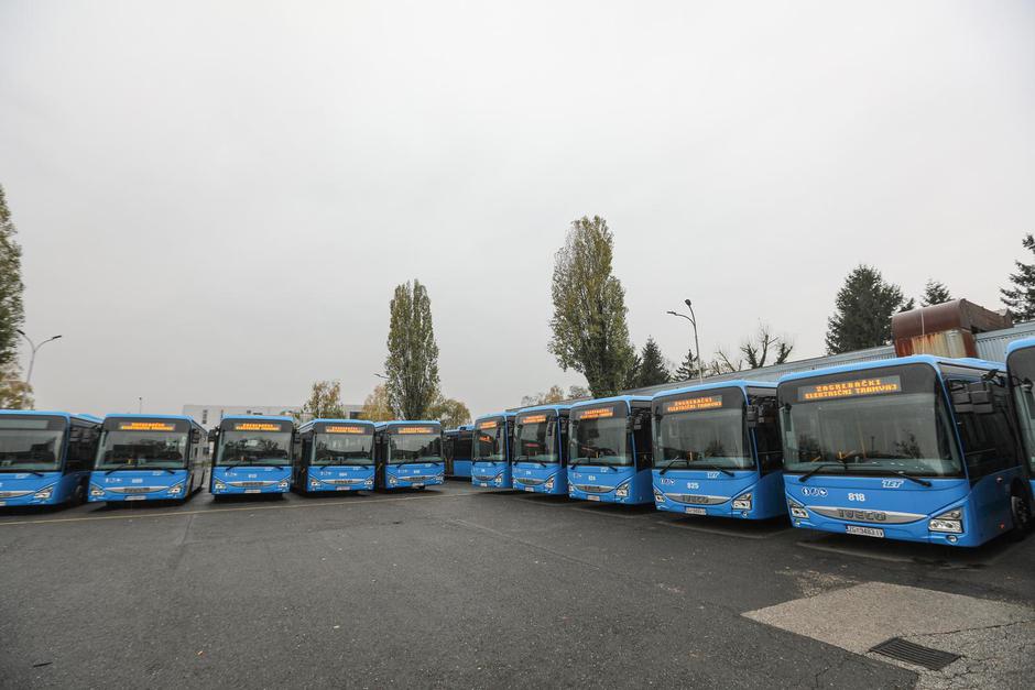 Zagreb: Predstavljeni novi niskopodni autobusi ZET-a