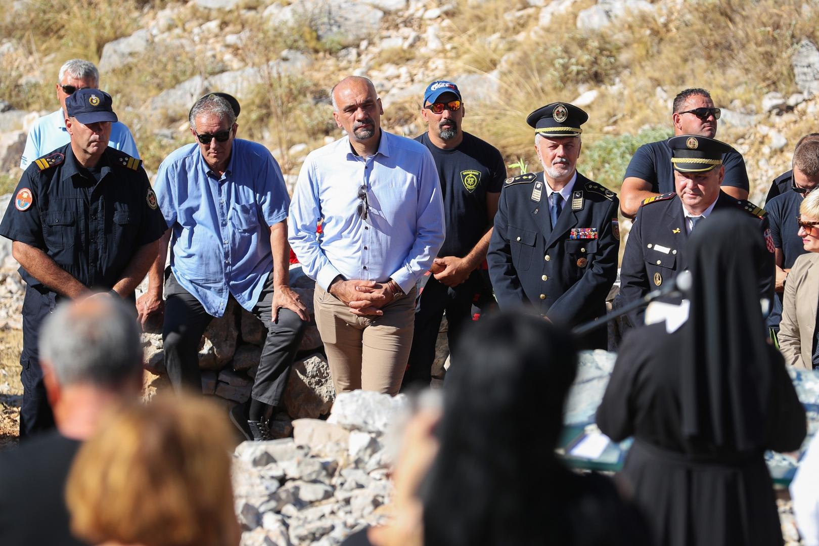 30.08.2021., Kornati - Na otoku Kornatu obiljezena je 14. obljetnica stradanja 12 vatrogasaca iz Tisnog, Vodica i Sibenika u Kornatskoj tragediji. Sibensko-kninski zupan Marko Jelic, Ante Sanader, glavni vatrogasi zapovjednik Slavko Tuckovic
Photo: Luka Stanzl/PIXSELL