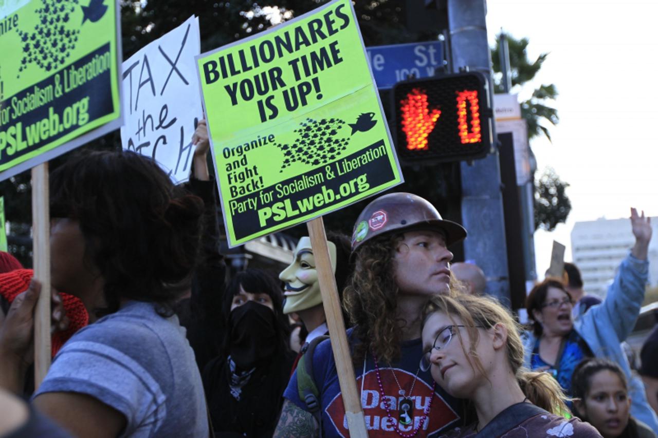 \'Protesters march in support of the New York Occupy Wall Street protests outside City Hall in Los Angeles, California October 3, 2011. REUTERS/Lucy Nicholson (UNITED STATES - Tags: BUSINESS POLITICS 