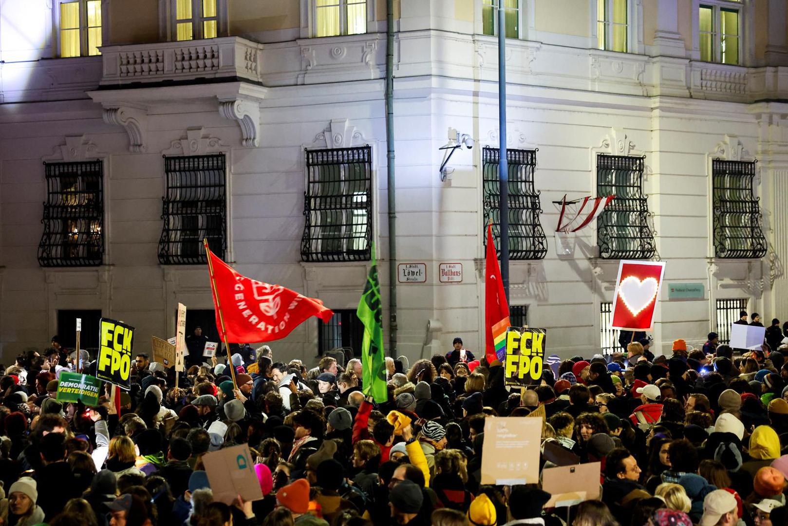 Protesters demonstrate against far-right Freedom Party (FPO) in Vienna, Austria, January 9, 2025. REUTERS/Lisa Leutner Photo: LISA LEUTNER/REUTERS