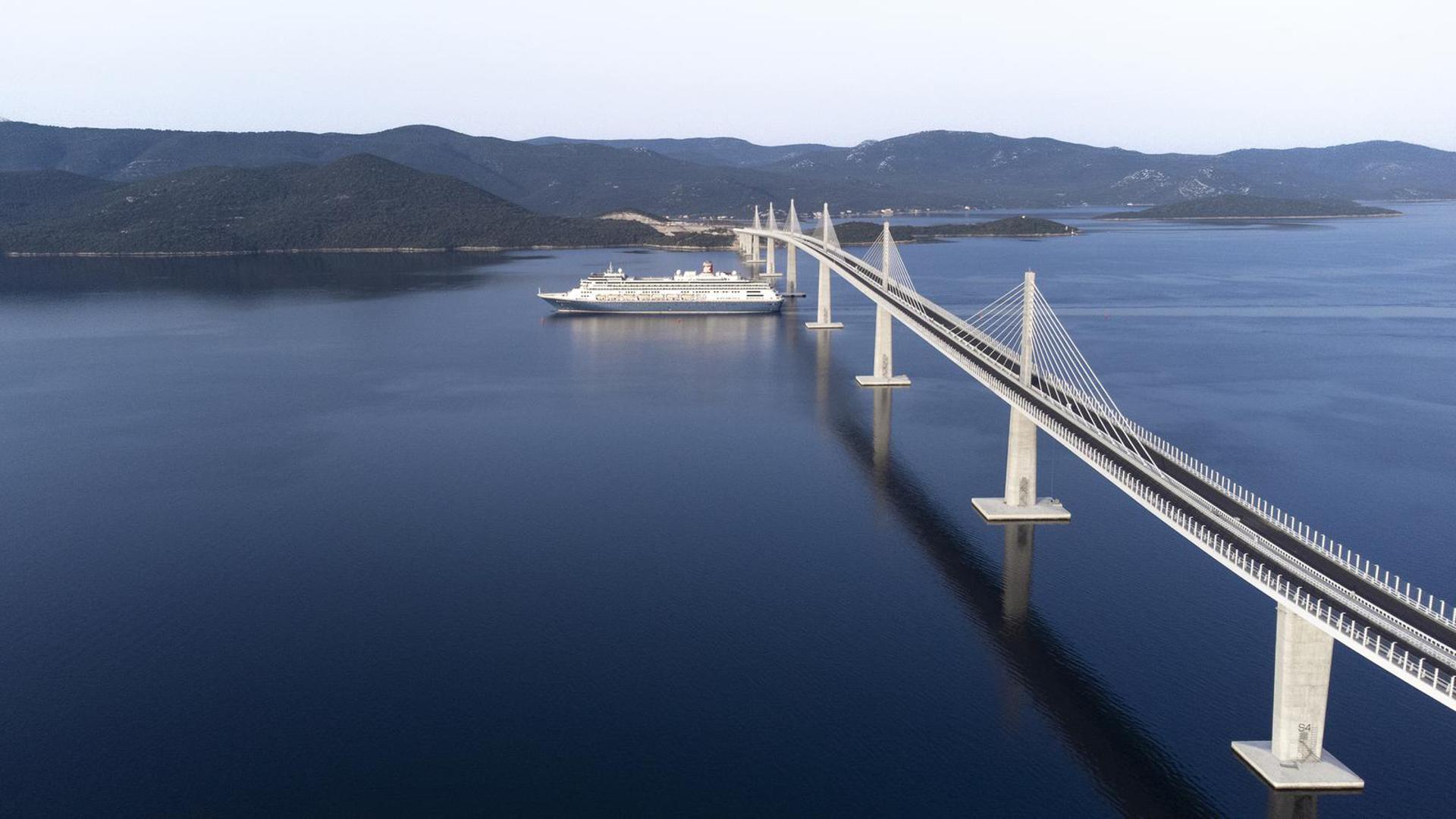 23.06.2022., Komarna - Fotografija iz zraka prolaska prvog velikog kruzera ispod Peljeskog mosta. Photo: Milan Sabic/PIXSELL