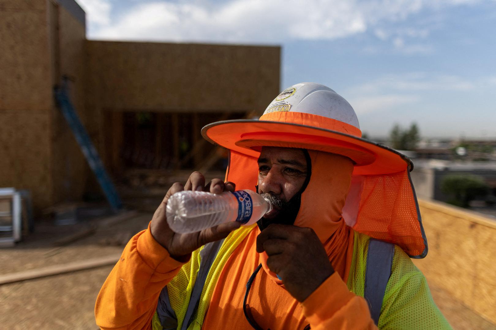 U San Franciscu je tijekom vikenda termometar dosegao nevjerojatnih 47 °C, dok je Las Vegas dostigao 46 °C, što je najviša temperatura ondje zabilježena još od 2007. godine. Phoenix je zabilježio 45,5 °C, malo manje od rekorda od 46,7 °C iz 1942.