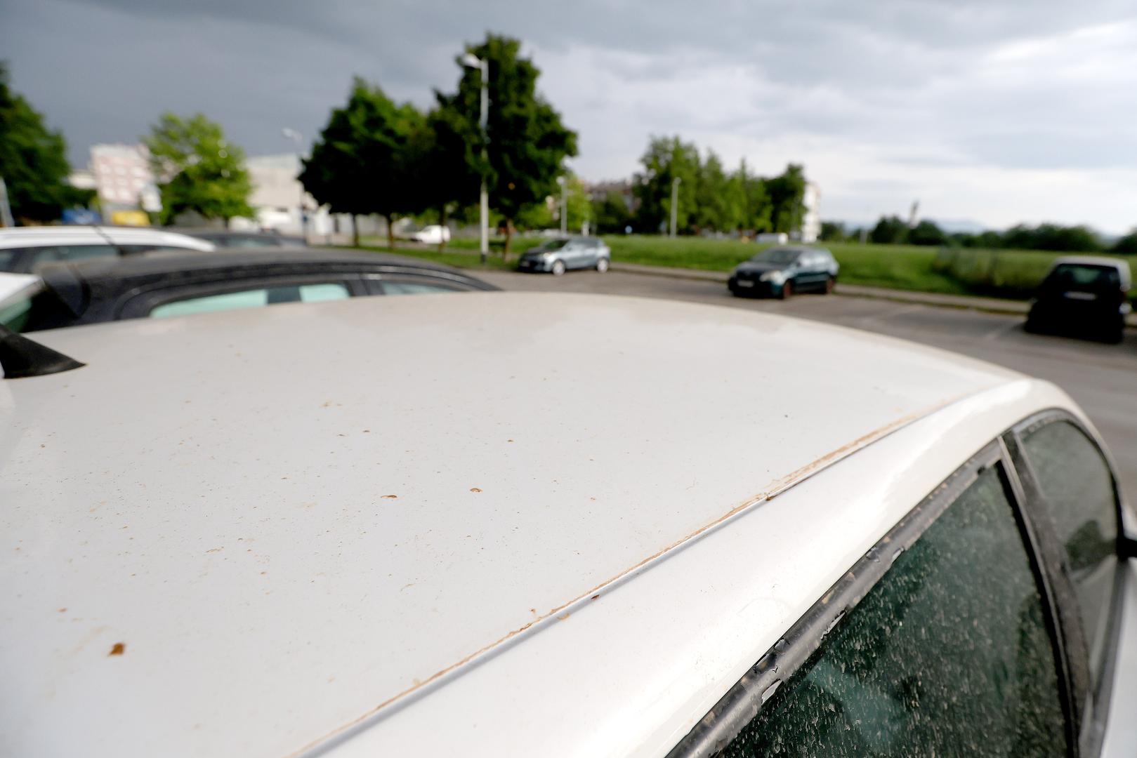 "Prljava" kiša opet je donijela afrički pijesak koji je stvorio probleme brojim vlasnicima automobila.