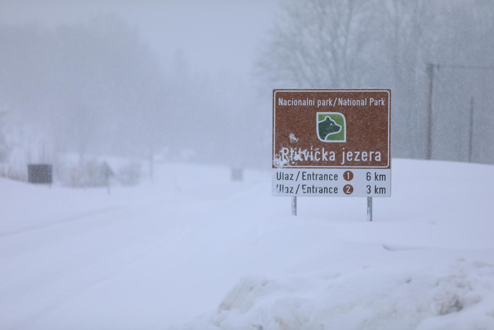 27.02.2023., Lika -  Zimski uvjeti na cestama diljem Like Photo: Slaven Branislav Babic/PIXSELL