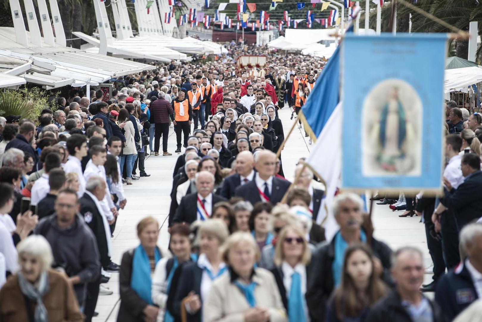 07.05.2022., Split - Na svetkovinu nebeskog zastitnika Splitsko-makarske nadbiskupije i grada Splita sv. Dujma, odrzala se tradicionalna procesija od Katedrale do prigodnog oltara na splitskoj Rivi. Na proslavi su kao izaslanici predsjednika Vlade RH sudjelovali ministrica kulture i medija Nina Obuljen Korzinek, te ministar gospodarstva i odrzivog razvoja Davor Filipovic.
   Photo: Milan Sabic/PIXSELL