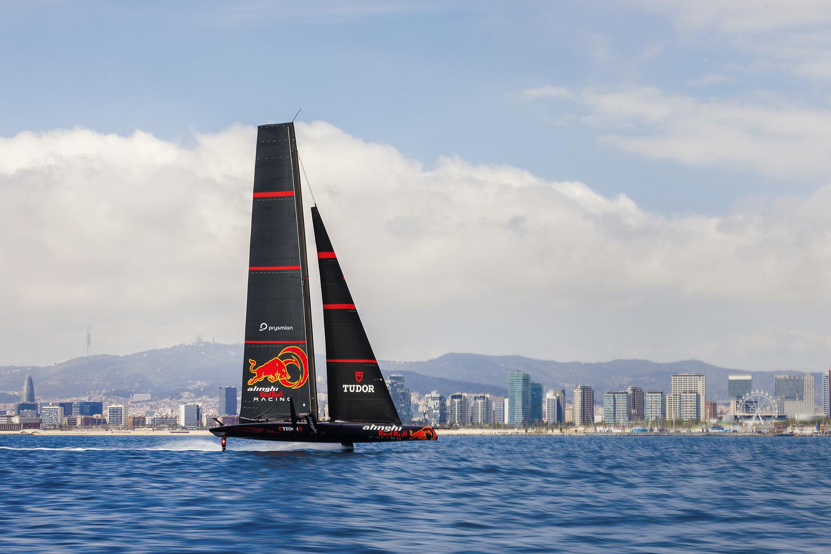 Trening AC75 u Barceloni: Švicarski brend kupaonskih rješenja LAUFEN podržava Alinghi Red Bull Racing Team na ovogodišnjoj America's Cup regati kao službeni sponzor.