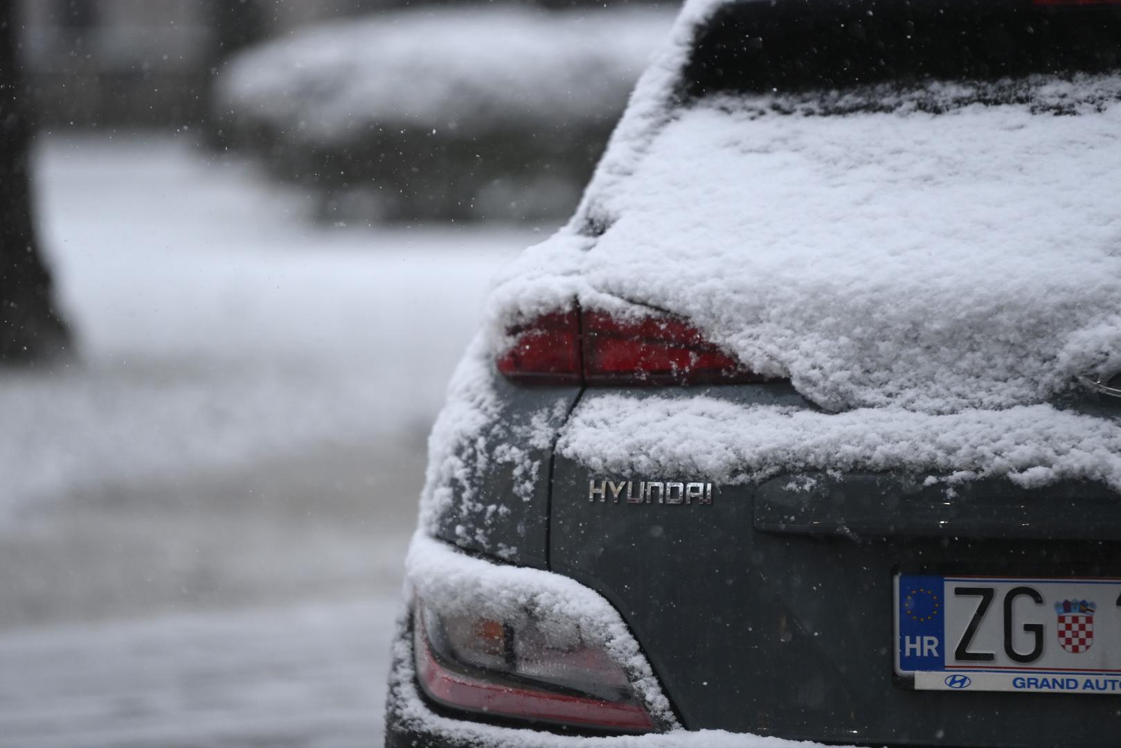 Znatno je pala i temperatura zraka, koja se u 6 sati kretala oko nule, dok je jučer u to vrijeme u gradovima kontinentalne Hrvatske bilo i iznad 10 stupnjeva Celzijevih.