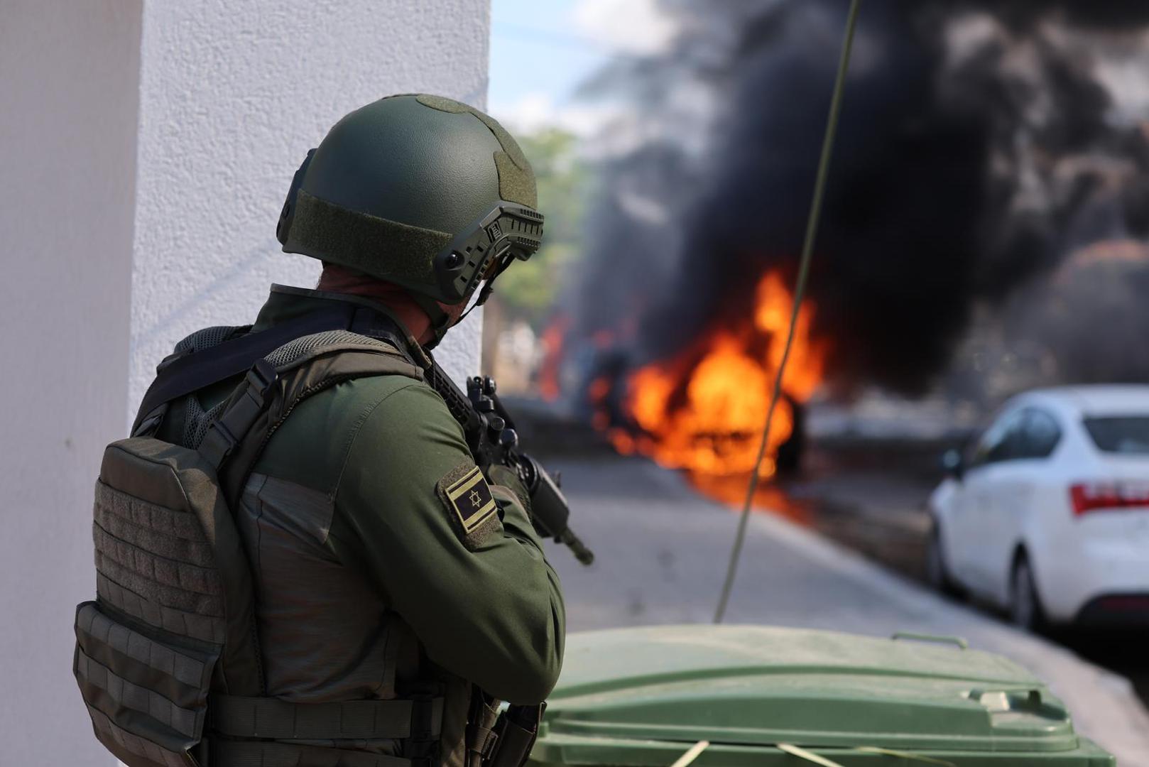 (231007) -- ASHKELON, Oct. 7, 2023 (Xinhua) -- A member of Israeli police is seen in Ashkelon, southern Israel, Oct. 7, 2023. Over 40 Israelis have been killed and more than 700 injured in the Islamic Resistance Movement's (Hamas) offensive that began earlier on Saturday, reported Israeli media citing Magen David Adom from emergency services. (Ilan Assayag/JINI via Xinhua) Photo: Yi Lan¡¤asayage/XINHUA