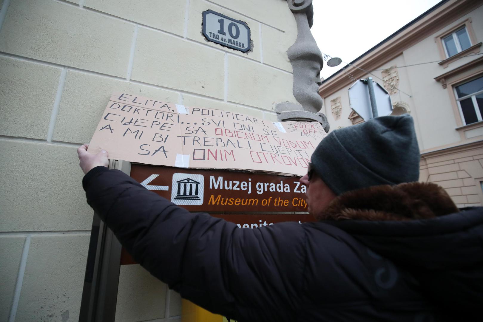 15.12.2021.,Zagreb -  Udruge i inicijative gradjana pozvala je gradjane da oko Markovog trga u Zagrebu formiraju Bedem ljubavi 2  .Policija i prosvjednici  polako se okupljaju