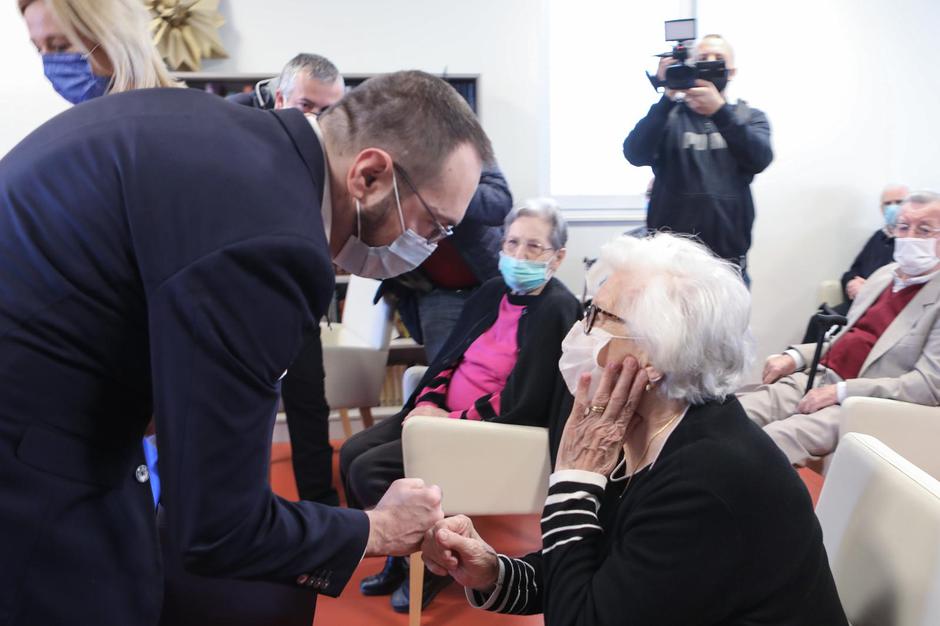 Tomislav Tomašević posjetio je Dom za starije osobe u Maksimiru