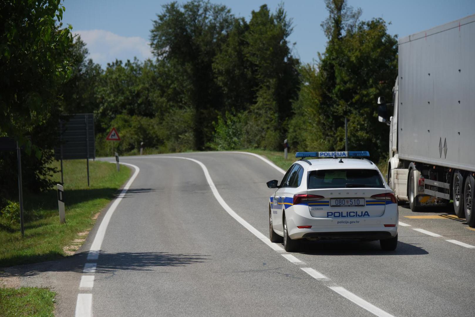 26.07.2023., Buje: Nakon otmice zene, otmicar pobjegao, a policija blokirala sve prilazne smjerove Matelicima. Photo: Sasa Miljevic/PIXSELL