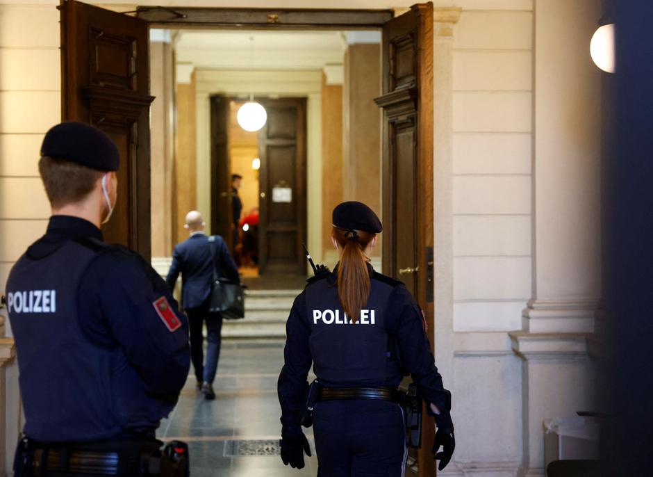 The trial of six men accused of providing various degrees of help to a jihadist starts in Vienna