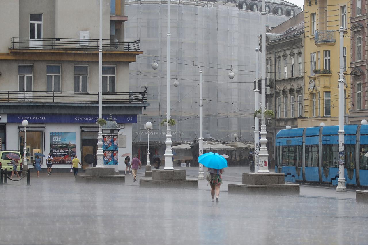 Zagreb: Osvježenje uz pljusak u centru grada