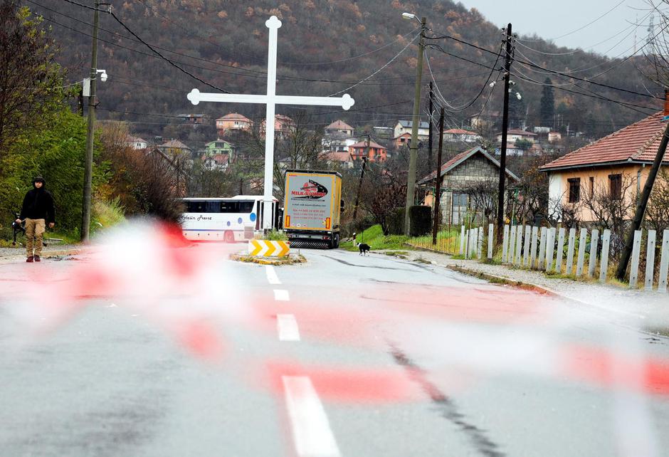 Kosovo Serbs block the road near the village of Rudine