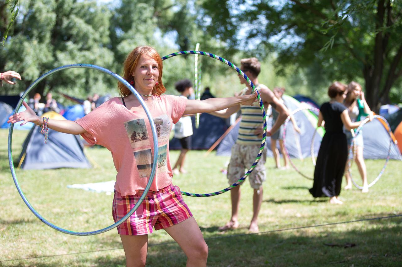 22.06.2015., Zagreb -  Posjetitelji In Music festivala smjesteni u kampu na jarunskom otoku Univerzijade i otoku Tresnjevka uzivaju u lezernoj zabavi par sati prije sluzbenog pocetka festivala.  Photo: Davor Puklavec/PIXSELL