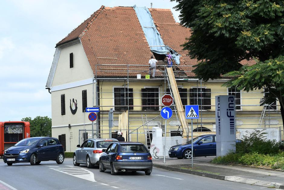 Popravak oštećene zgrade Malog kaptola, u suradnji s Ministarstvom kulture i medija i Hrvatskim restauratorskim zavodom, koštao je 200.000 kuna, a crkvene građevine rekorderi su po milijunskim cijenama obnove