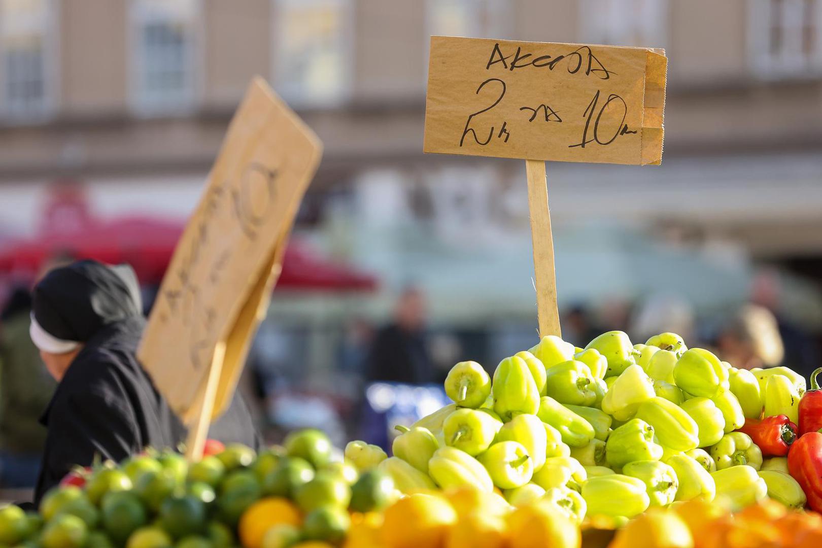 31.12.2022., Zagreb - Na trznici Dolac cijene po posljednji dan izrazene u kunama. Photo: Luka Stanzl/PIXSELL