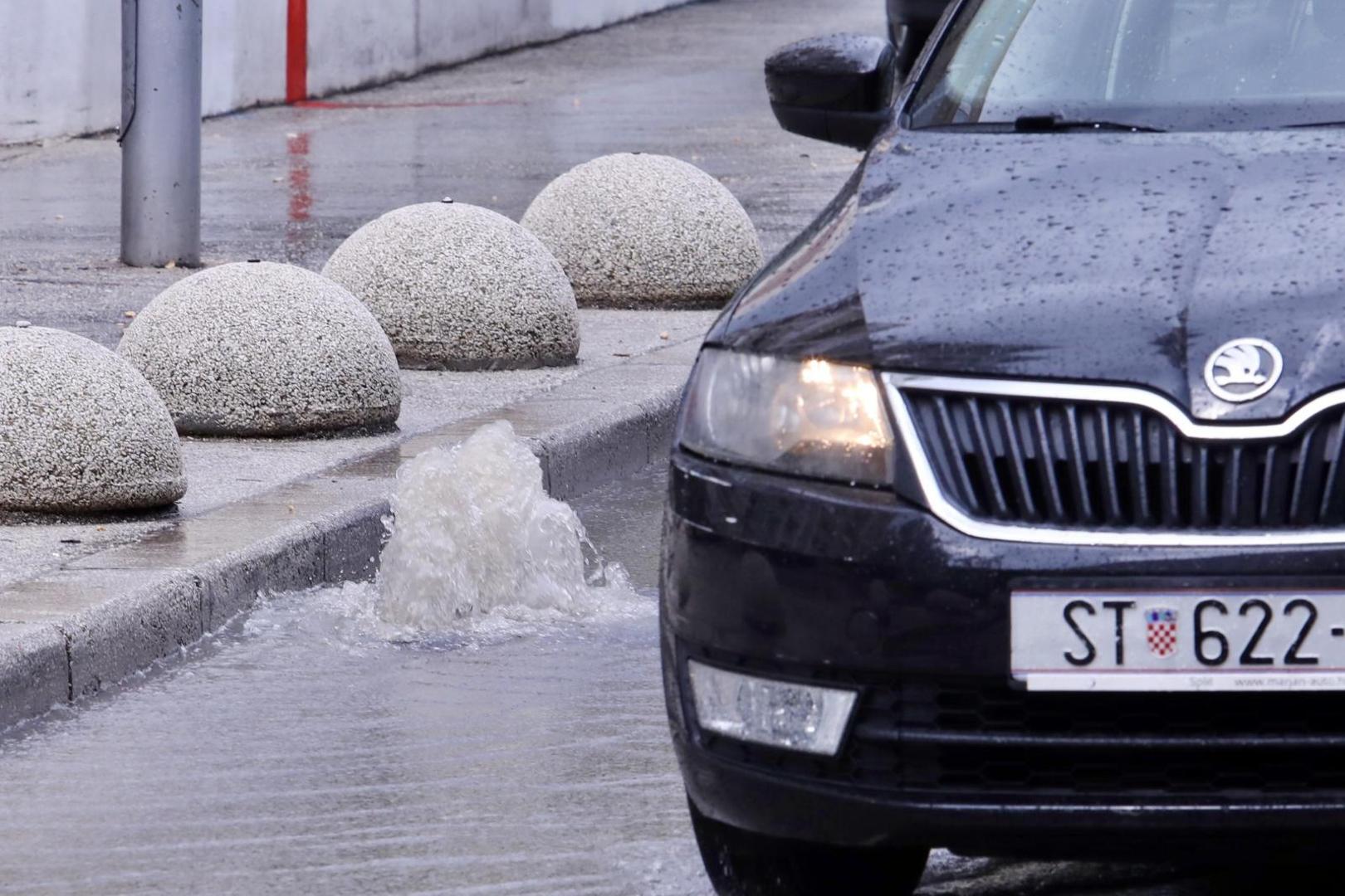 27.08.2021., Split - Obilna kisa tijekom poslijepodneva splicanima donijela probleme.
Photo: Ivo Cagalj/PIXSELL