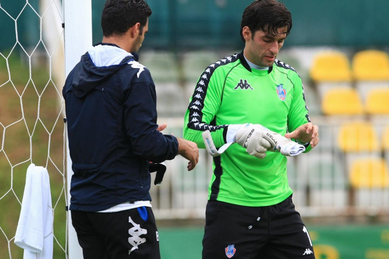 '05.07.2011.,Dravograd -  Zadnja pripremna utakmica GNK Dinamo Zagreb, koju igra protiv Azerbedjanskog kluba Bakua.Utakmica je odigrana na gradskom stadionu Dravograd. Marko Sarlija vratar Bakua.Photo