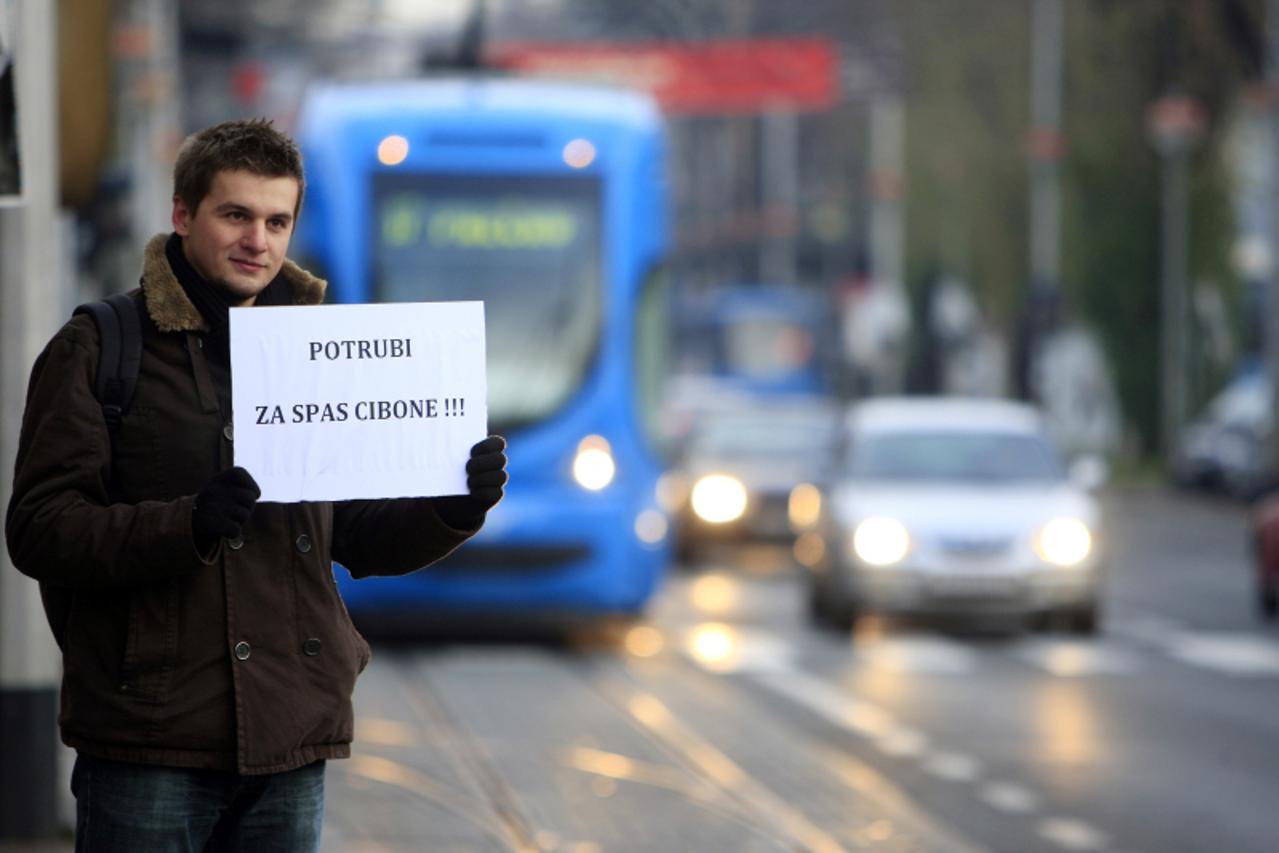 '30.11.2010., Savska, Zagreb - Marko Subotic (24) prosvjeduje sa transparentom za spas kosarkarskog kluba Cibona. Photo: Slavko Midzor/PIXSELL'