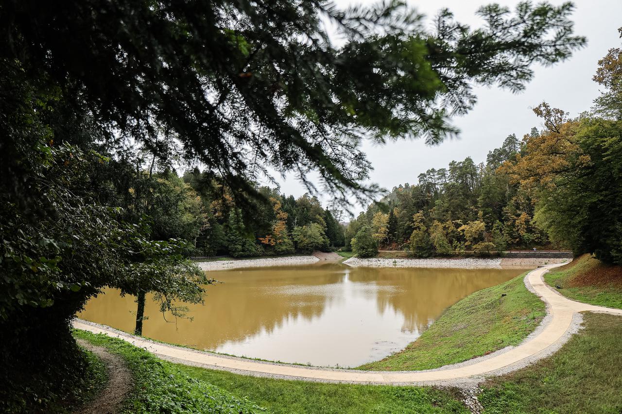 Velike količine oborina počele su puniti Trakošćansko jezero