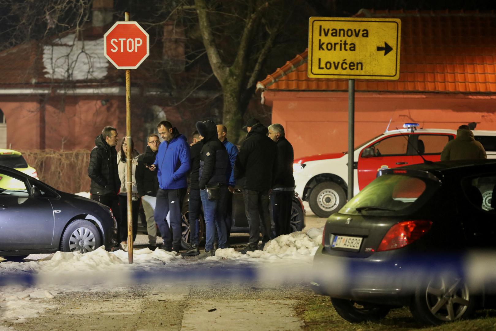 Policija je ranije isključila bilo kakav "obračun organiziranih kriminalnih skupina", dodavši da je vatreno oružje bilo u ilegalnom posjedu. Premijer Spajić tvrdi da je pucnjava ishod pretjerane "kavanske svađe koja je otišla u krivom smjeru", najavivši pooštravanje kriterija za posjedovanje vatrenog oružja u zemlji.