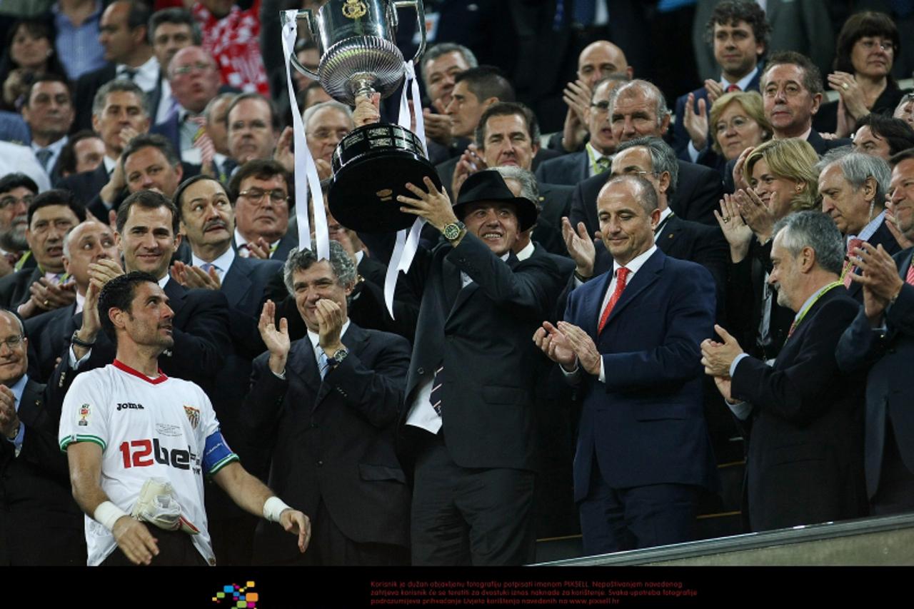 'Sevilla\'s President Jose Maria del Nido celebrate the victory King\'s Cup Final match. May 19, 2010. Foto Ÿ nph/Acero) *** Local Caption *** Fotos sind ohne vorherigen schriftliche Zustimmung aussch