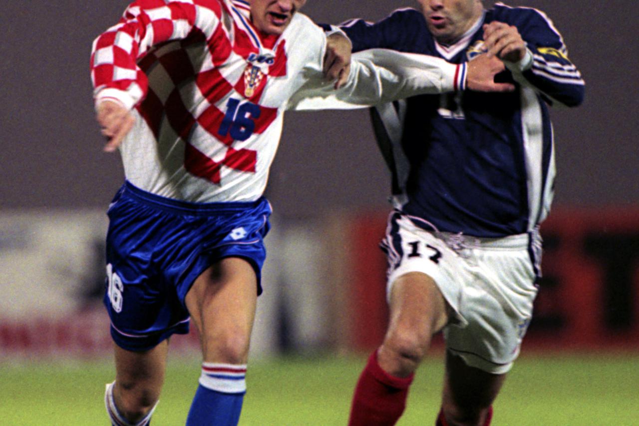 9.10.1999. stadion Maksimir, Zagreb, Hrvatska - Hrvatska nogometna reprezentacija odlucujucu kvalifikacijsku utakmicu za Euro 2000 protiv Jugoslavije odigrala je nerijeseno 2:2 te nije izborila sudjelovanje na EP u nogometu. Igor Biscan i Dejan Savicevic.