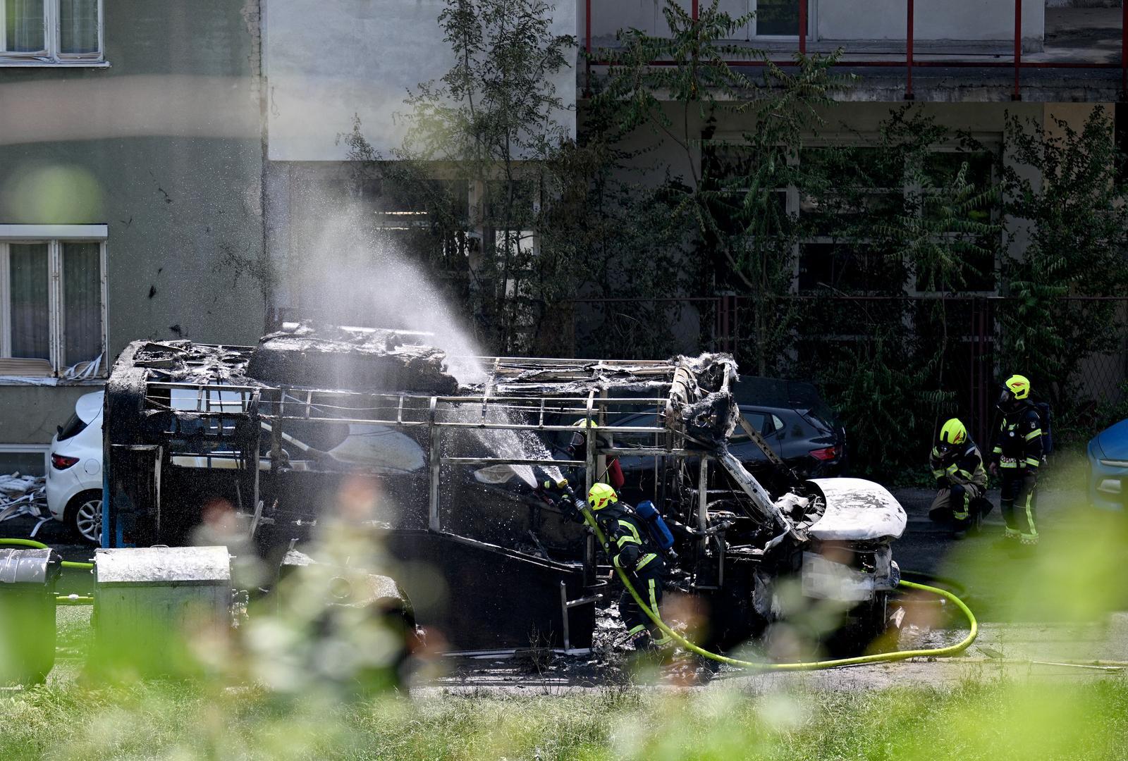 19.06.2023., Zagreb - U Hercegovackoj ulici planuo autobus ZET-a. ostecena okolna vozila i kontejneri. Photo: Davor Puklavec/PIXSELL