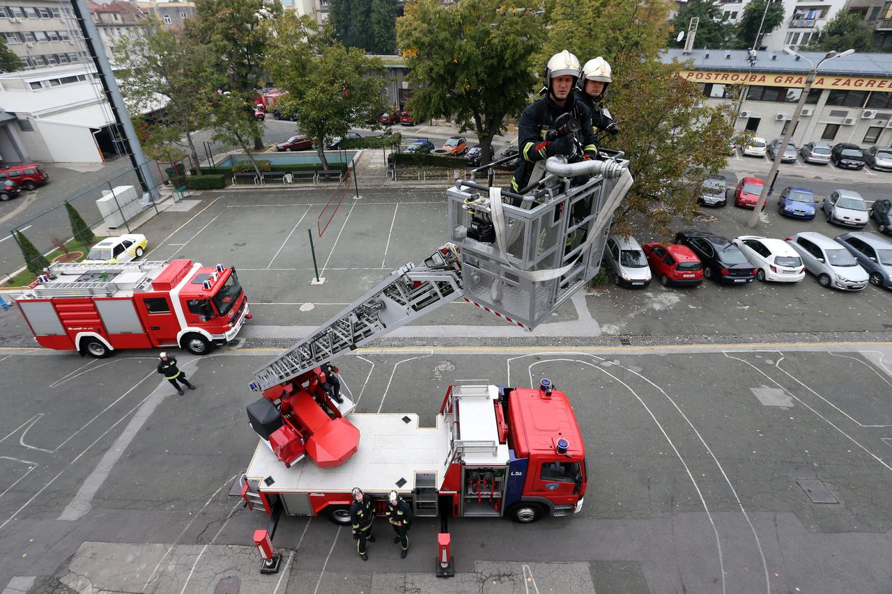 09.10.2013., Zagreb - Vatrogasna postaja Centar, Javna vatrogasna postrojba Zagreb u subotu, 12. listopada, povodom 103. rodjendana, u svome sjedistu u Savskoj cesti 1 organizira Dan otvorenih vrata. Pokazne vjezbe u sklopu proslave pocinju u 11 i u 13 sa