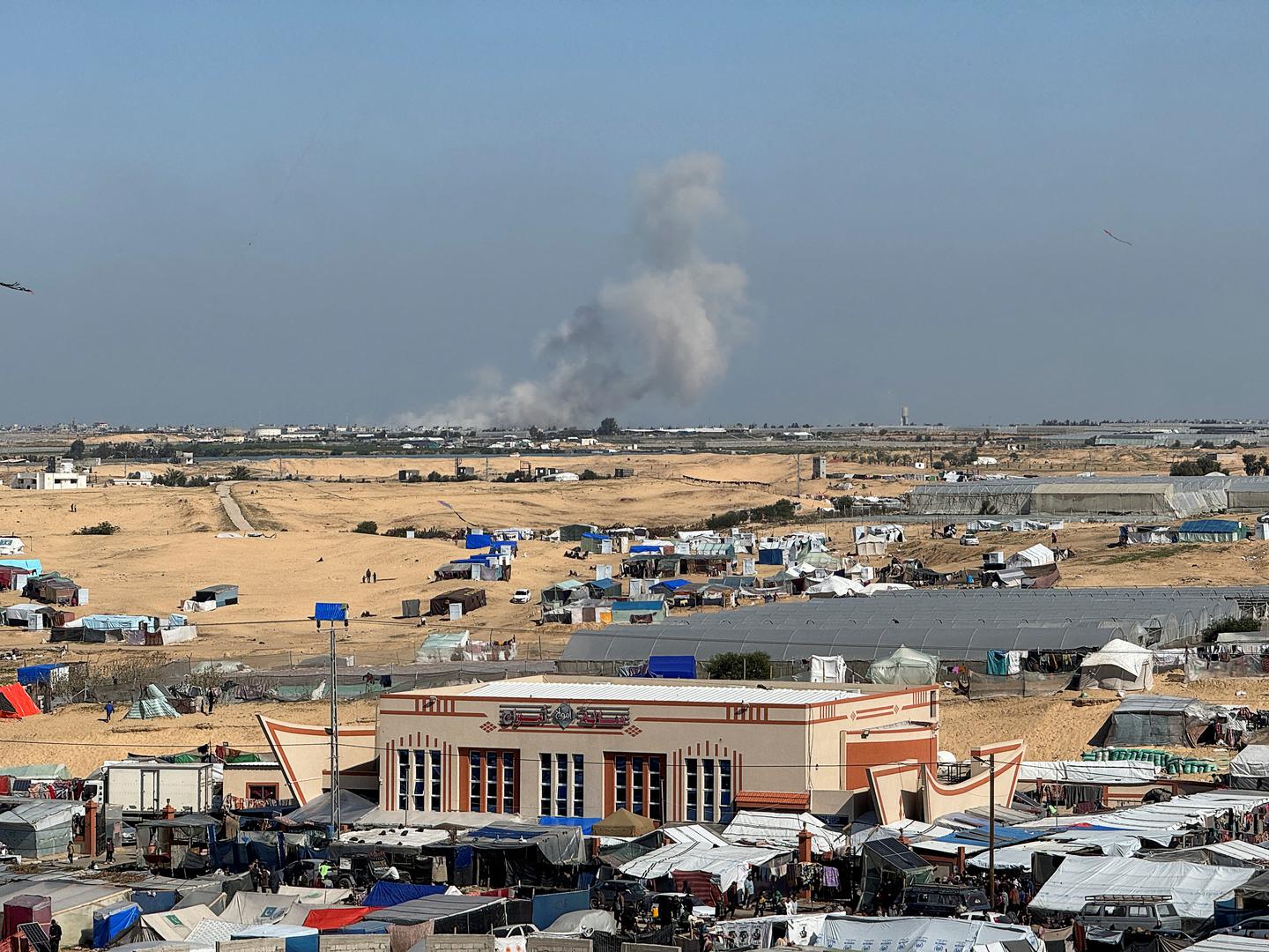 Smoke rises during an Israeli ground operation in Khan Younis, amid the ongoing conflict between Israel and the Palestinian Islamist group Hamas, as seen from a tent camp sheltering displaced Palestinians in Rafah, in the southern Gaza Strip February 21, 2024. REUTERS/Bassam Masoud Photo: BASSAM MASOUD/REUTERS