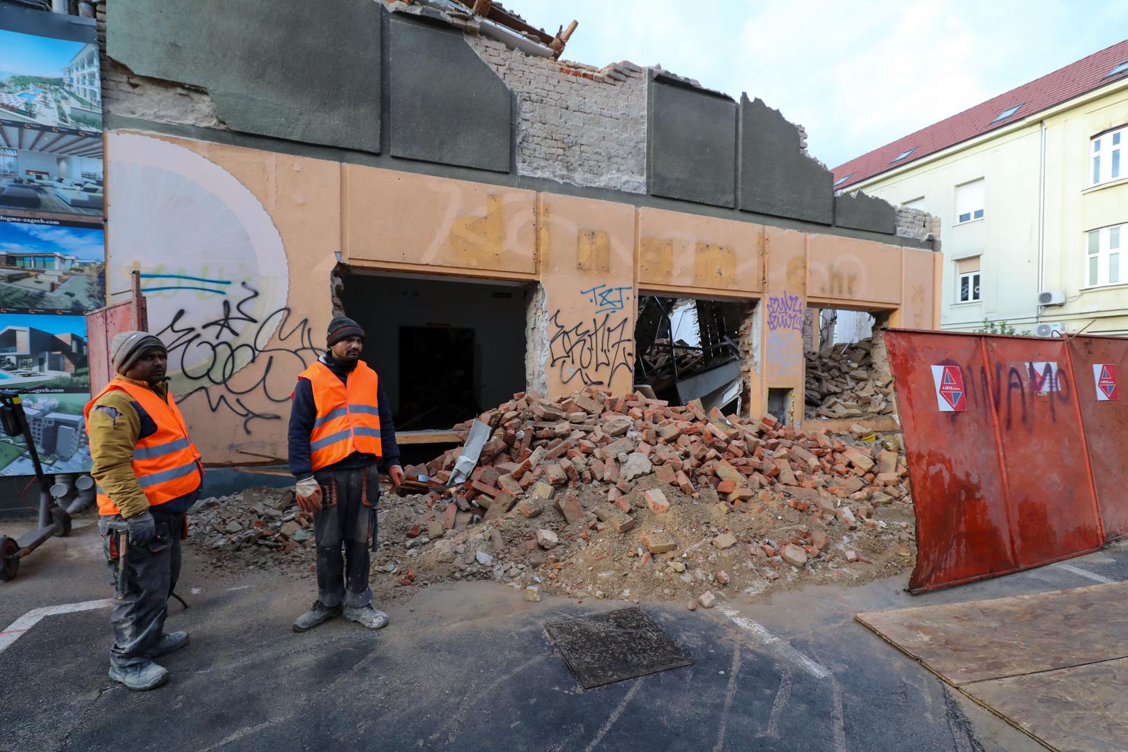 12.02.2024., Zagreb - Prilikom rusenja kuce u Maksimirskoj 17, jedan zid nekontrolirano je pao na plocnik. Photo: Jurica Galoic/PIXSELL