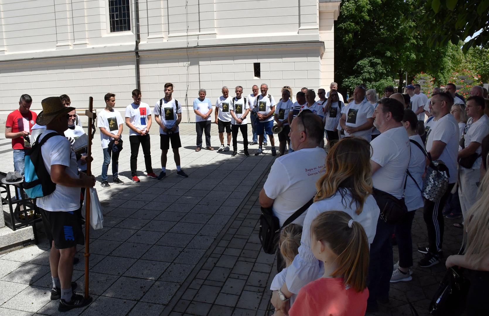 12.06.2020. Podvinje, Polazak hodocasnika-pjesaka ispred Zupe sv. Antuna Padovanskog u Podvinju na Dane svetog Ante u Gornjim Mocilima (BiH).
Photo: Ivica Galovic/ PIXSELL