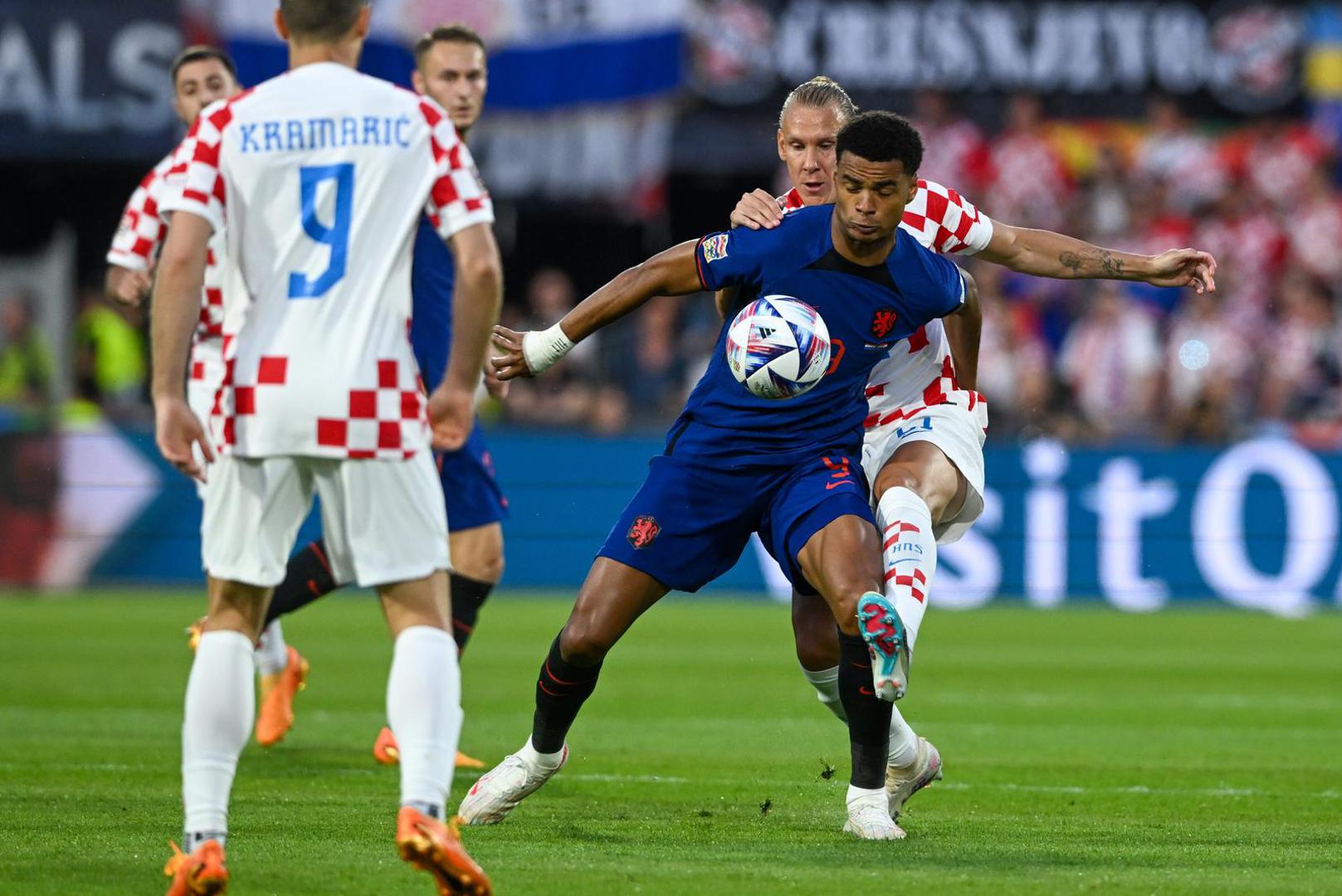 14.06.2023., stadion Feyenoord "De Kuip", Rotterdam, Nizozemska - UEFA Liga Nacija, polufinale, Nizozemska - Hrvatska. Cody Gakpo, Domagoj Vida Photo: Marko Lukunic/PIXSELL