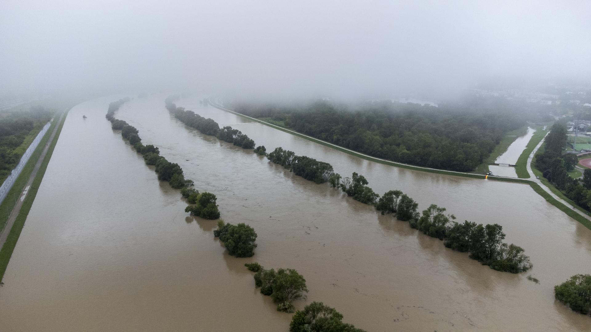 05.08.2023., Zagreb - Sava u Zagrebu izlila se iz korita i dalje raste, presla je 4 metra. Photo: Igor Soban/PIXSELL