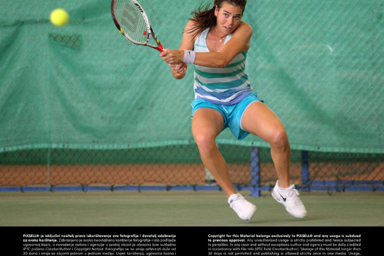 '05.06.2013., Zagreb - Tenisacica Ajla Tomljanovic na treningu na Alplan teniskim terenima na Zagrebackom velesajmu. Photo: Davor Puklavec/PIXSELL'